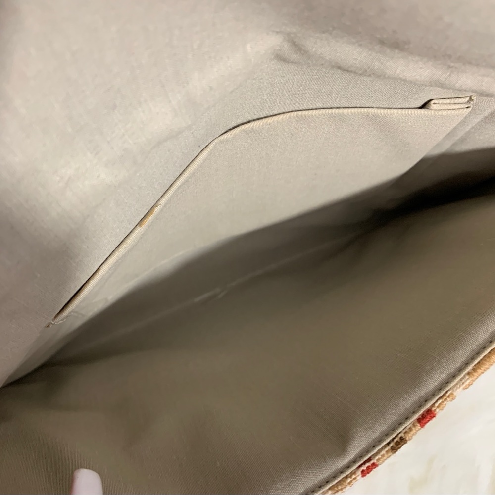 Unique clutch purse is in excellent condition - Picture 8 of 11